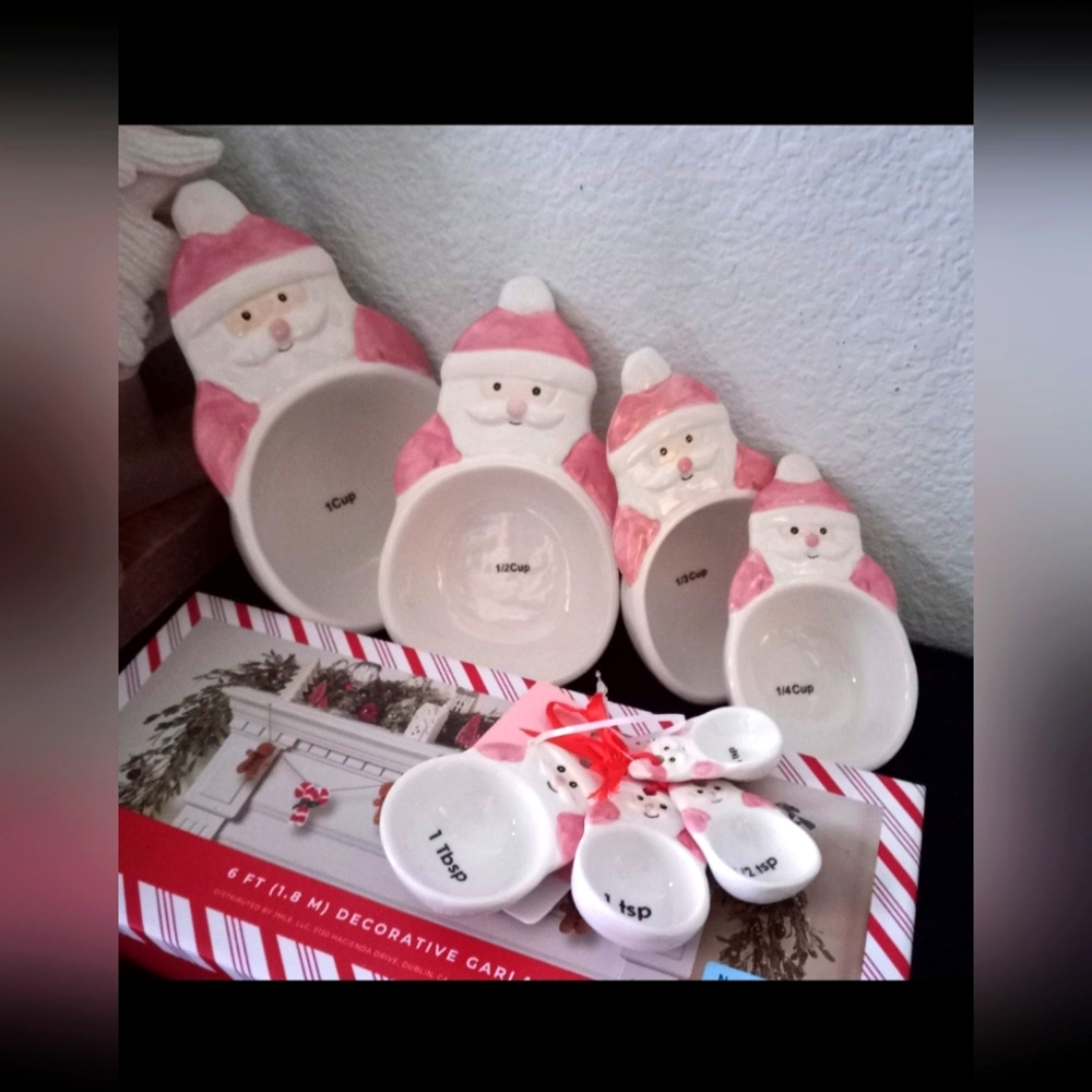 Pink Santa measuring cups and spoons set